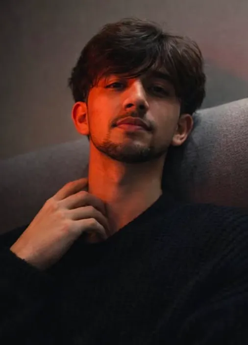 Crimson Shadow Close-Up - Free AI Art Prompt