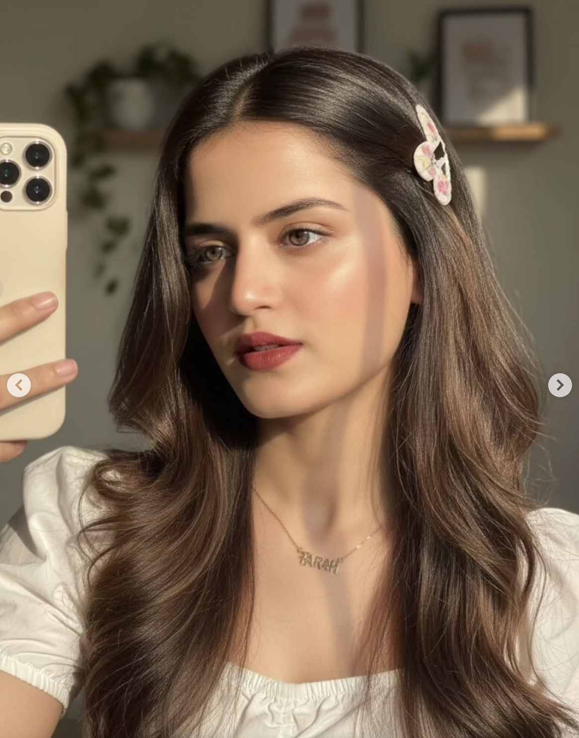 Girl with iphone - AI Prompt