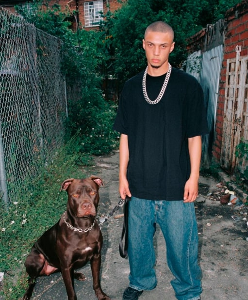 Gritty Flash Alley Street Portrait🐕‍🦺⚡ - Gemini & chatgpt Image AI Prompt