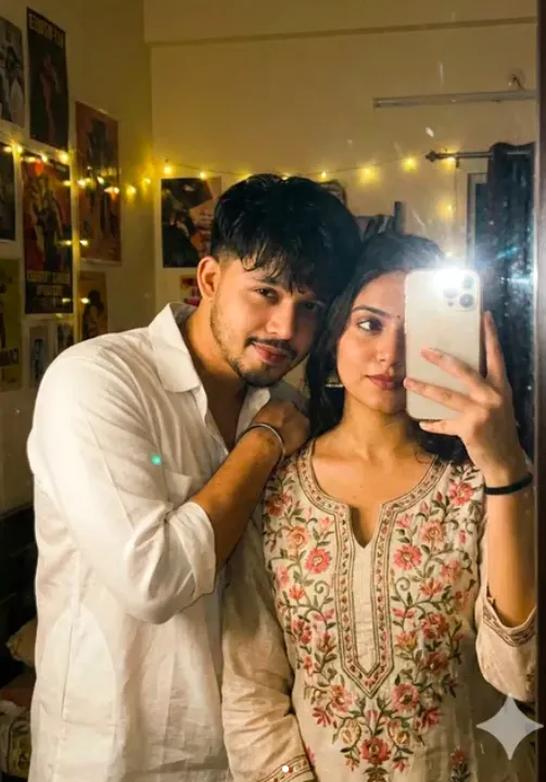 Lo-Fi Mirror Moment - Free AI Art Prompt