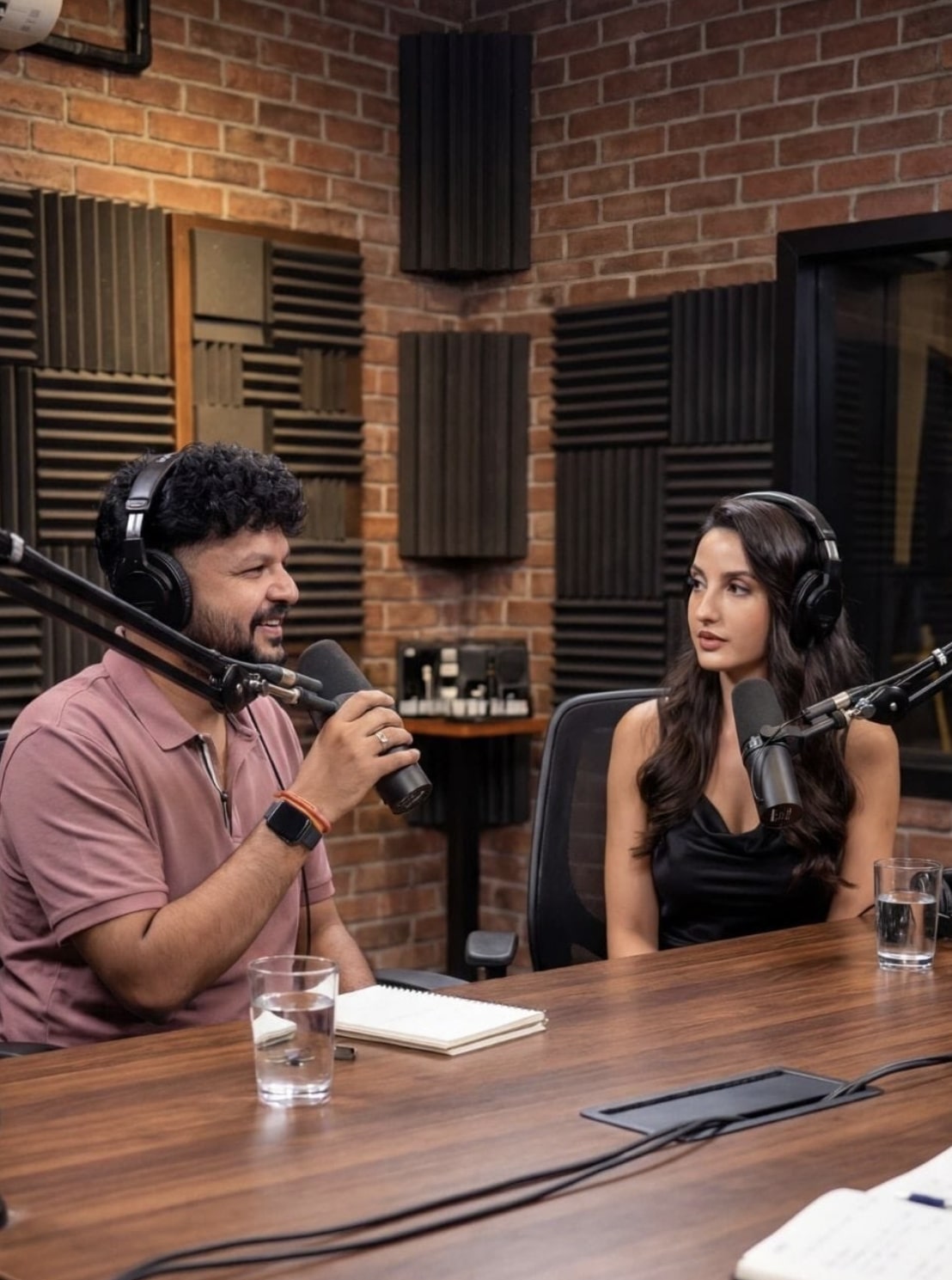 Podcast with celebrities - AI Prompt